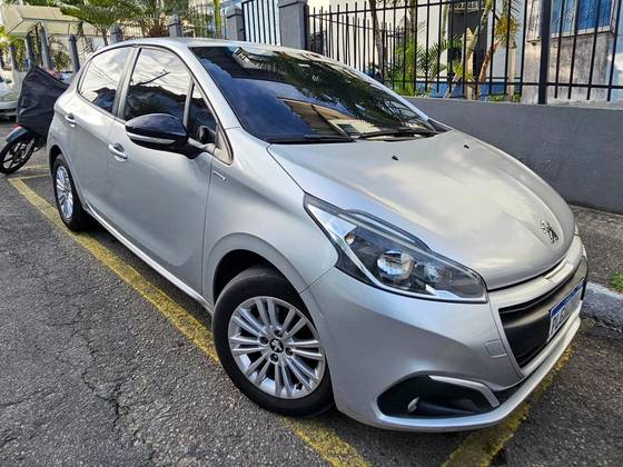PEUGEOT 208 1.6 INCONCERT 16V FLEX 4P AUTOMÁTICO PEUGEOT 208 1.6 INCONCERT 16V FLEX 4P AUTOMÁTICO